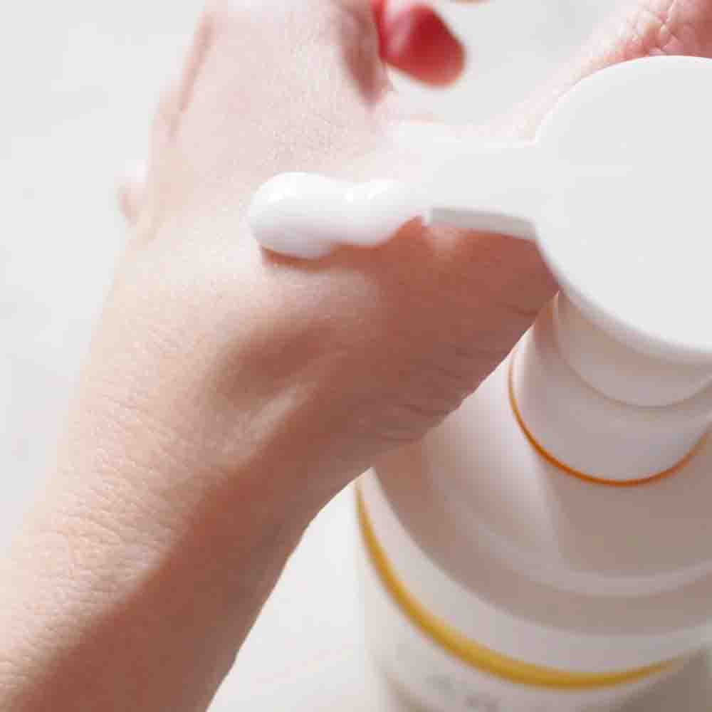 Unlabel Lab High-Concentration Vitamin C Derivative Whitening & Moisturizing Creamy Moist Body Milk 300ml