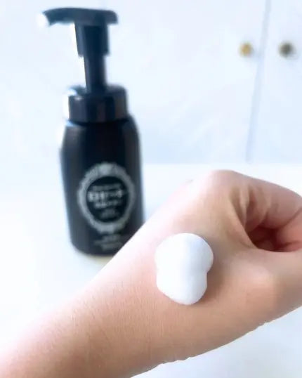 ROSETTE Baking Soda & Charcoal Foaming Facial Wash 180ml